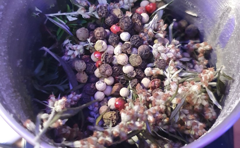 Beifuß-Bohnenkraut-Pfeffer, eine fast vergessene&nbsp;Würzmischung